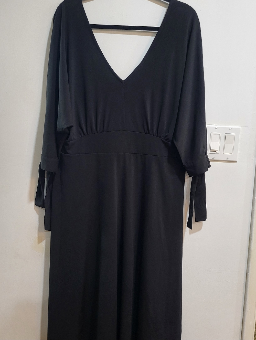 ELOQUII Black Midi Dress Size 16 | V-Neck Tie Sleeve Slit Elegant